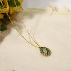 European and American square necklace niche high-end retro collarbone chain necklace accessories for women