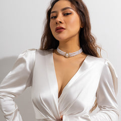 French elegant pearl necklace set with light