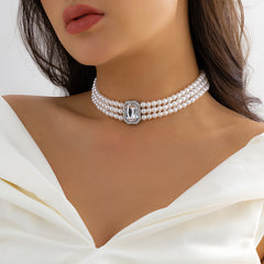 French elegant pearl necklace set with light