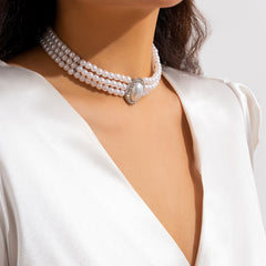 French elegant  pearl necklace set with light