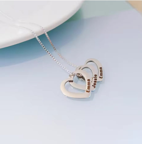 Stainless steel heart-shaped necklaces for women in three colors fashionable and versatile jewelry