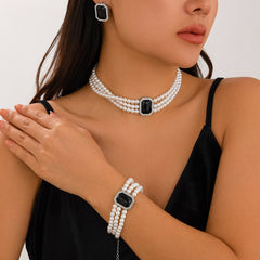 French elegant  pearl necklace set with light