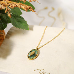 European and American square necklace niche high-end retro collarbone chain necklace accessories for women