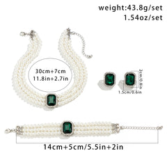 French elegant  pearl necklace set with light